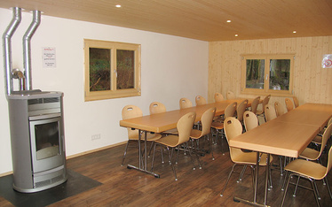 Essraum mit Holzofen
